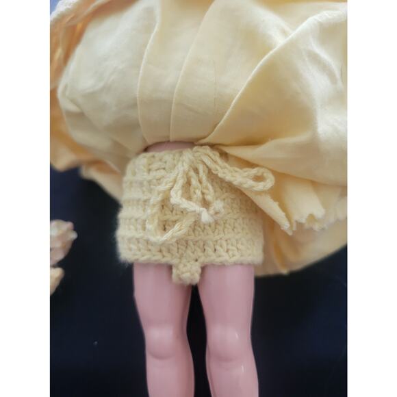 Vintage Peggy Ann Dolls W/ Crochet Dresses, Hats and Flower baskets - Picture 10 of 12